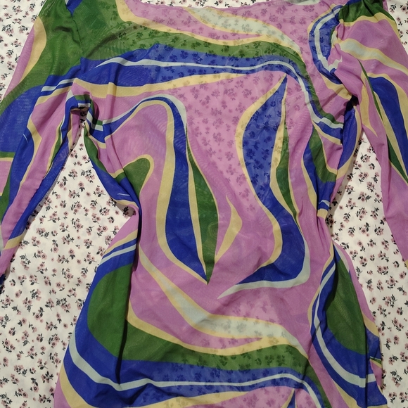 Colorful Swirl Patterned Top - Picture 3 of 8